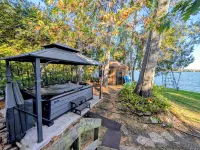 Stunning Lakehouse with all the luxuries of home - Wifi