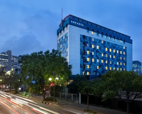 Horison Arcadia Wahid Hasyim Hotels near Sarinah