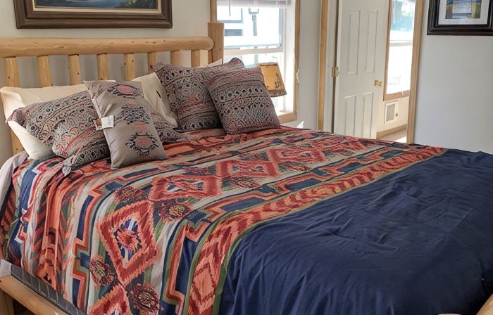 One bedroom cabin located about two blocks from Flathead Lake and the public bea