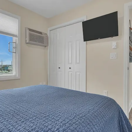 Cozy 1-bedroom condo in Lavallette, located 1 block from beach Hotels in Lavallette
