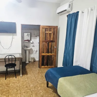 BELLA SOMBRA DOWNTOWN Hotels near Sir Barry Bowen Municipal Airport