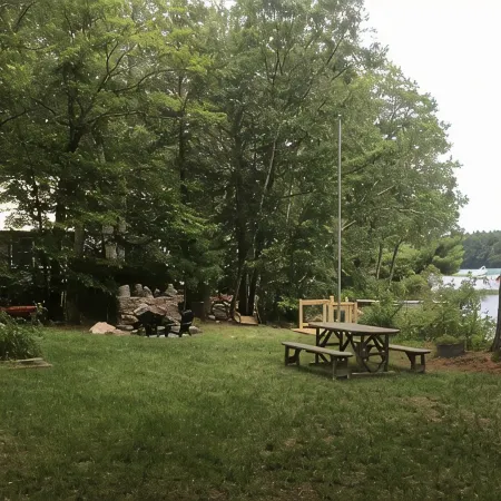 Waterfront home on Forest Lake in Gray, Maine. Perfect for 1 or 2 couples. Отели в г. Грей