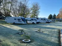 Cambridge Top 10 Holiday Park - parking