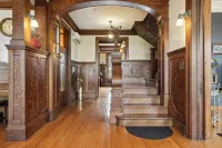 Spacious 7-bedroom house- unique history, modern comforts and incredible views