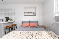 Modern Bright Studio  Wifi , W/D,5 min to Beach - 3-Star