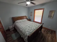 Quiet and modern 3-bedroom cabin near Ash Cave! - Balkon