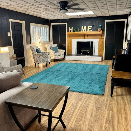 3-bedroom immaculate home in lovely Melbourne with WiFi, fitness room, AC
