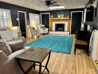 3-bedroom immaculate home in lovely Melbourne with WiFi, fitness room, AC - مطابخ