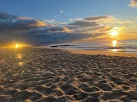 3-Br Apt: Ocean Views/Balcony, 1.5 Blocks to Beach, Passes, AC, WiFi, 1.5 Baths. - 民宿