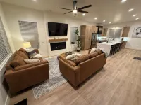 Luxury 5Br Adventure Hub! Pineview, Hiking, Golfing, Biking. Sleeps 12. 4.5 Bath