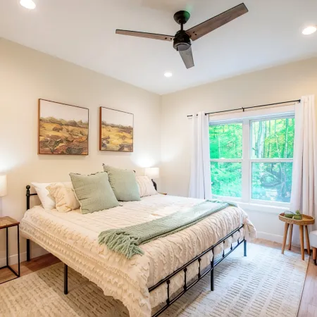 Close to Traverse & Crystal Mtn, Winter Retreat!