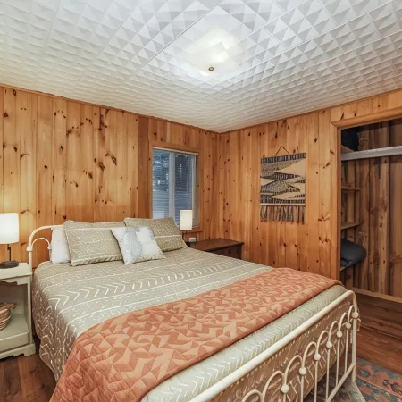 Peaceful 3-Bedroom Getaway on Loon Lake – Paddle, Hike, Unwind