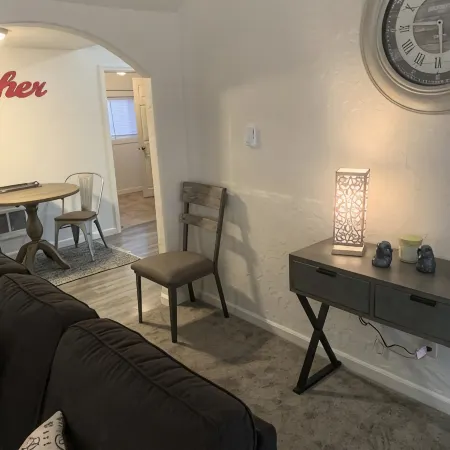 Cute Bungalow w/ garage Downtown Redmond - 4 guests