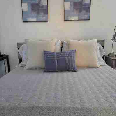 Condado Beach Condo - Fast Wi-Fi, AC, Pool & Security 24/7 Rooms