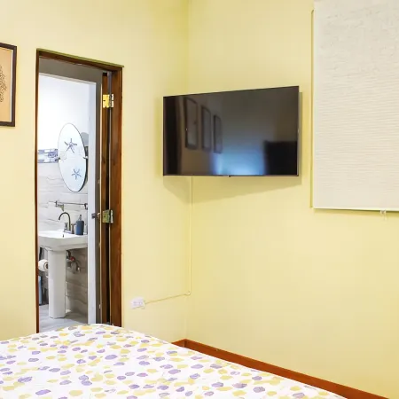 Casa Venus #2 - Comfortable 1-bedroom apt walking distance to Isla Verde beach.