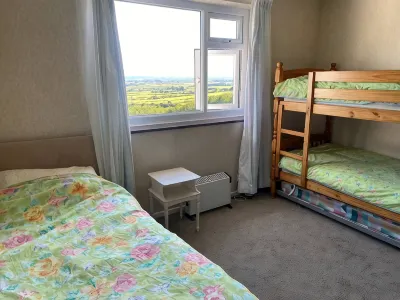 Cottage with Spectacular views to Cardigan Bay and the mountains โรงแรมใน