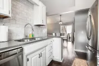 Spacious 4-bedroom house in the heart of West Omaha close to EVERYTHING - Boutique