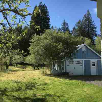 "The Hollies" Wine Country Victorian Farmhouse Hotel Exterior