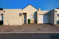 The Nook, Langebaan 4-Sleeper - 주차장