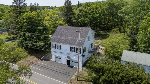 In-Town Bar Harbor Home Owned by Local Family -Acadia Entrance Around the Corner - บังกะโล
