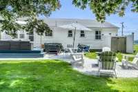 Great Hammcock Getaway, cozy home, hot tub, fire pit, beaches nearby. - 4-Star