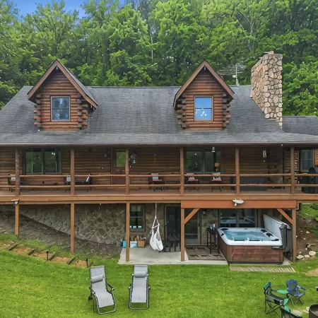 Comfy, Family Friendly, Cabin - Hot Tub, Fishing, Hiking, Wildlife Great Views!