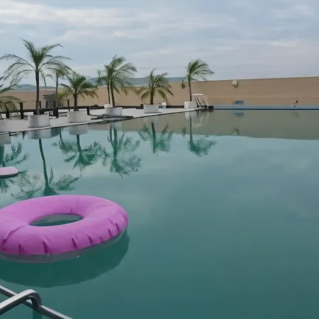 The Lily Hotel Отели рядом с достопримечательностью «Региональный научный центр»