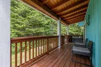 Cheerful coastal cottage w/hot tub - 2 min walk from the beach! - Wi-Fi
