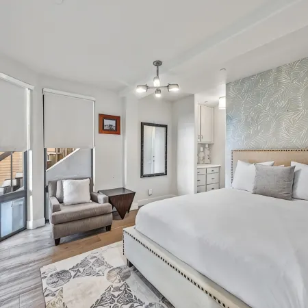 "Unrivaled Luxury at Premier Beachfront Getaway: Private Beach Access"