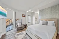 "Unrivaled Luxury at Premier Beachfront Getaway: Private Beach Access"