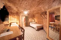 The Underground Motel - parking