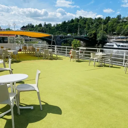 River Hotel