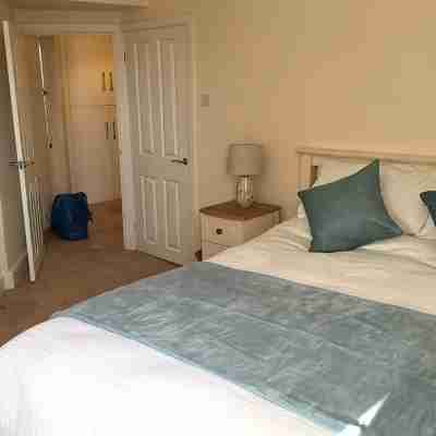 Town Centre Apartment Perfect Location with on-Street Parking Rooms
