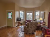 Historical Victorian with Modern Touch. Garage with EV Charger Hotels in Sonora