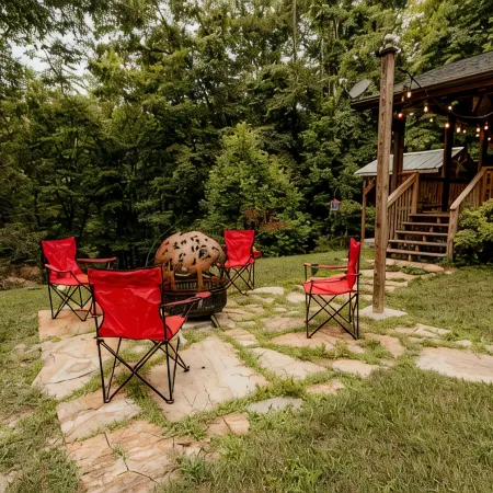 Secluded Cabin getaway-Hot Tub/AC/cable by Pforge