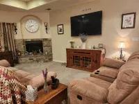 The Coop is a cozy pet friendly home in the heart of Roswell near hospitals - 3 estrellas