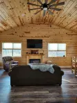Finlayson Log Cabin on 10 Acres - Familien