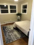 Cozy cottage with pool, walking distance to lake - Homestays