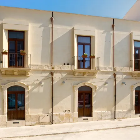 Kyanos Residence