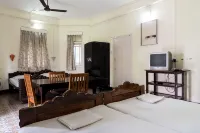 Bentleys Hotel - Homestays