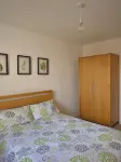 Bright 2-bedroom apartment with parking in Montrose Hotels in 