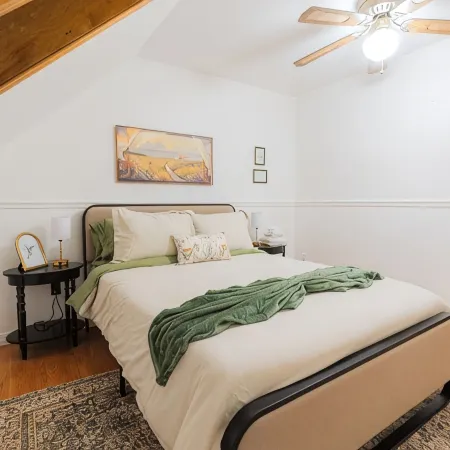 4BDR/2.5BA APT Near Tufts/7 min-Walk to Subway/Free Parking for 2 cars