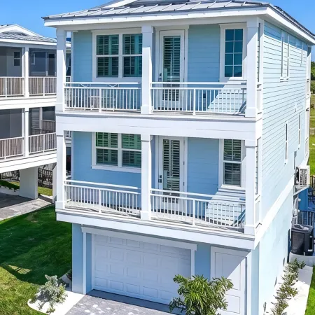 Bayview Pointe! Luxury 3 bedroom home! Near Anna Maria island with heated pool!