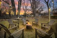 Urban Oasis: A Charming Downtown Retreat with Game Room, Firepit and Yard Games