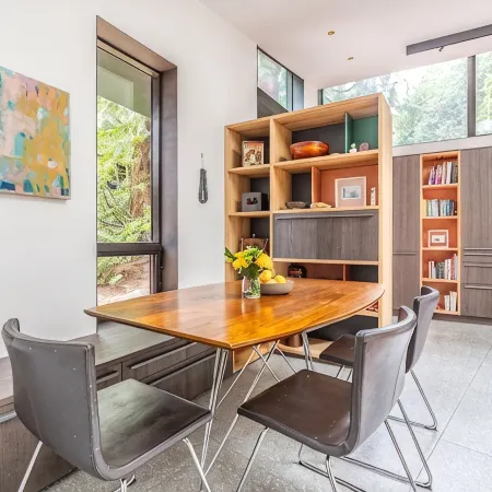 Hip Modern Studio in serene central Bellevue with AC, WiFi, Kitchen, TV