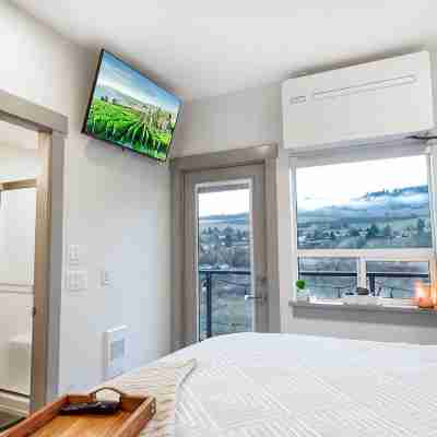 Lake Okanagan Beach Condo w/ Private Buoy, AC, Heated Outdoor Pool, Patio, Sups Rooms