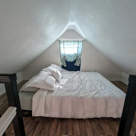 Charming Cottage in Central Salem