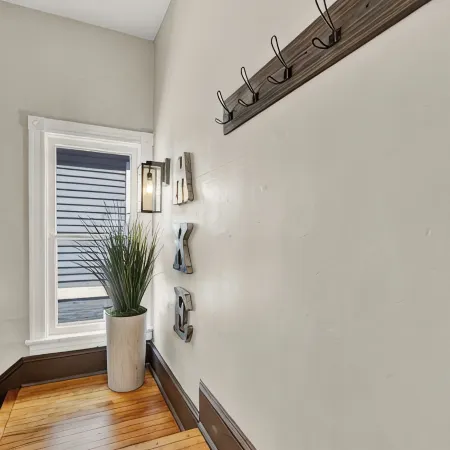 Fun, Style & Comfort Eastside Downtown 4 Bedroom Townhome Near Attractions