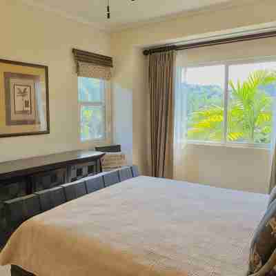 Spacious condo with panoramic ocean and golf  views Rooms