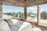 Couples Retreat, Private Hot Tub, Stars & Outdoor Shower